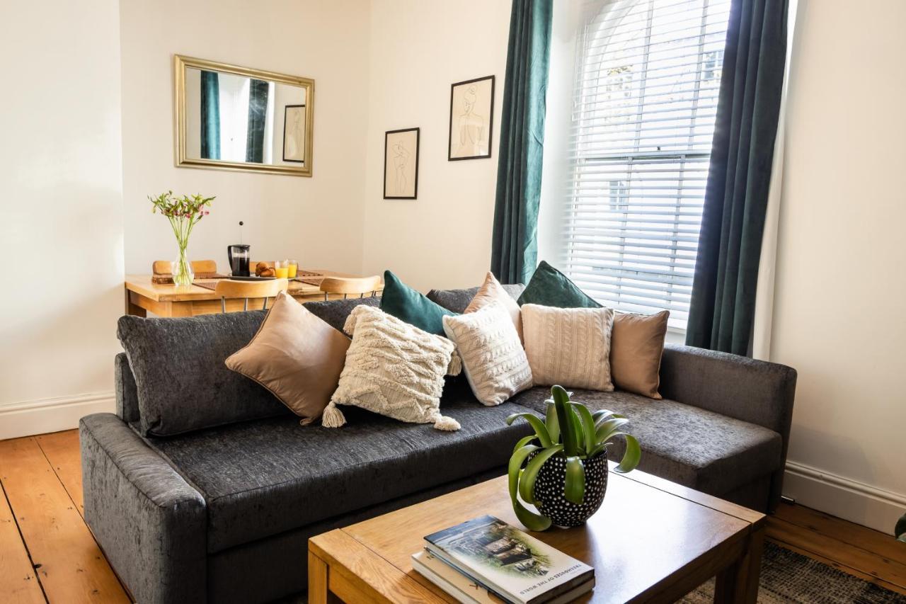 Central Georgian - Sleeps 5 - Private Parking - By Habita Property