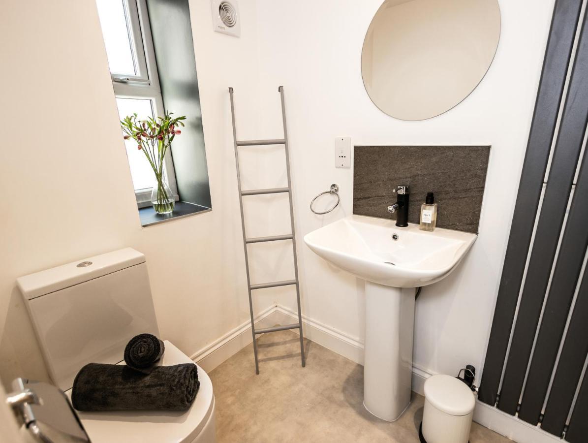 Central Georgian - Sleeps 5 - Private Parking - By Habita Property Apartment *