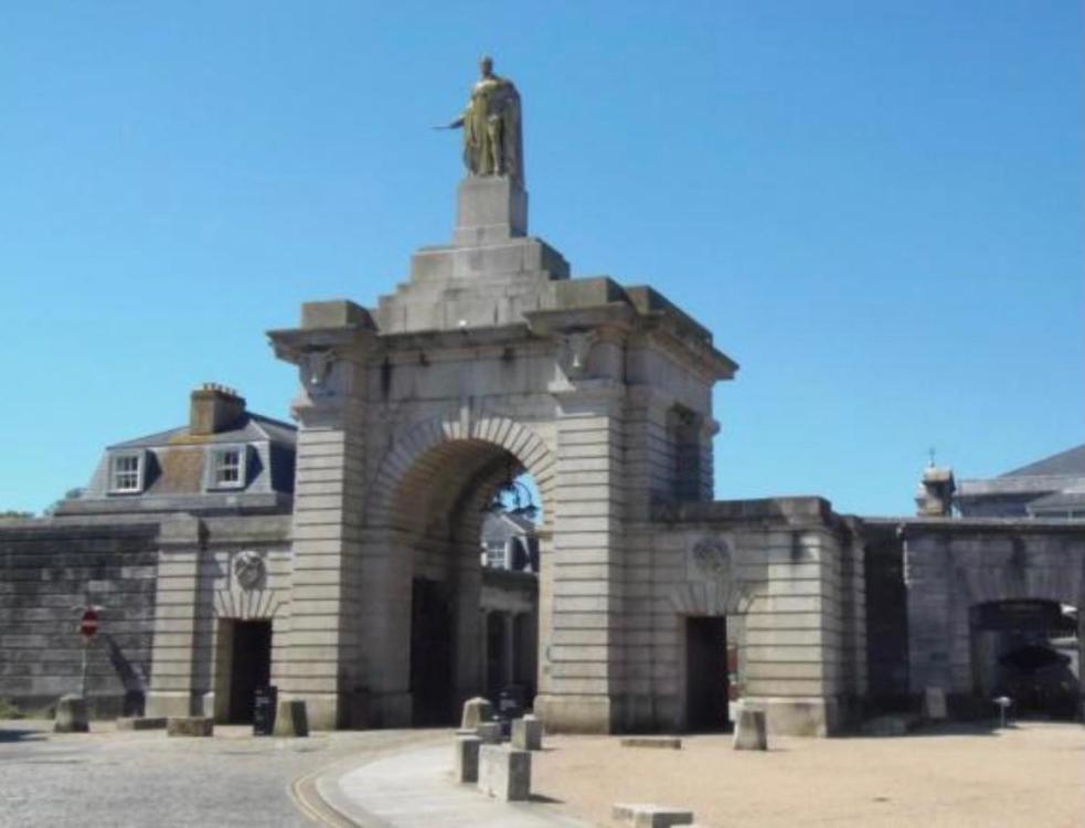Royal William Yard: Luxury At The Bruce Apartment Plymouth