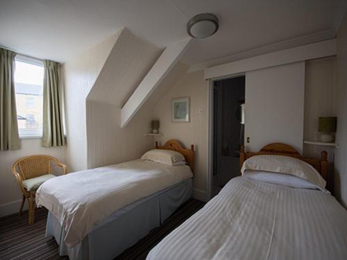 Poppy's 3* Plymouth