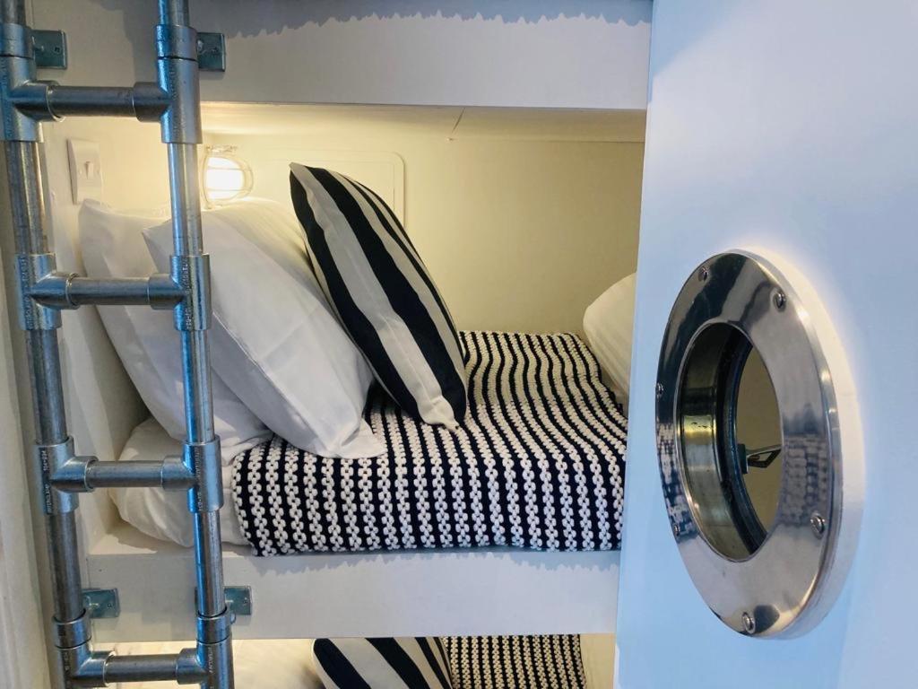 Royal William Yard: Luxury At The Bruce Apartment