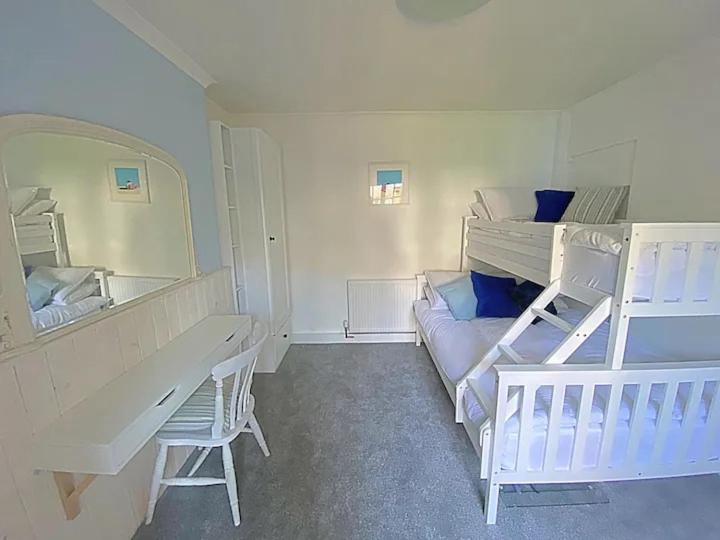 The Retreat @ The Old Smithy, Colebrook Village Holiday home