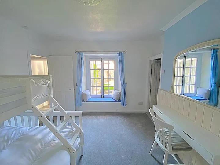 The Retreat @ The Old Smithy, Colebrook Village *
