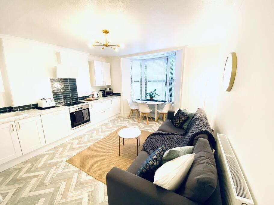 New 2 Bed, With Parking Apartment