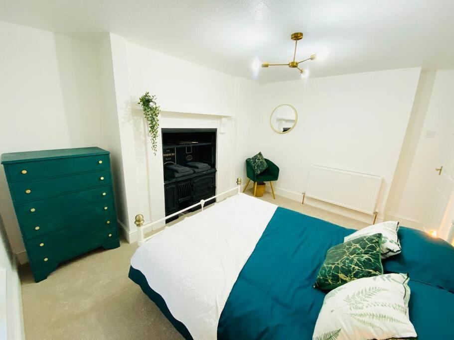 Apartment New 2 Bed, With Parking *