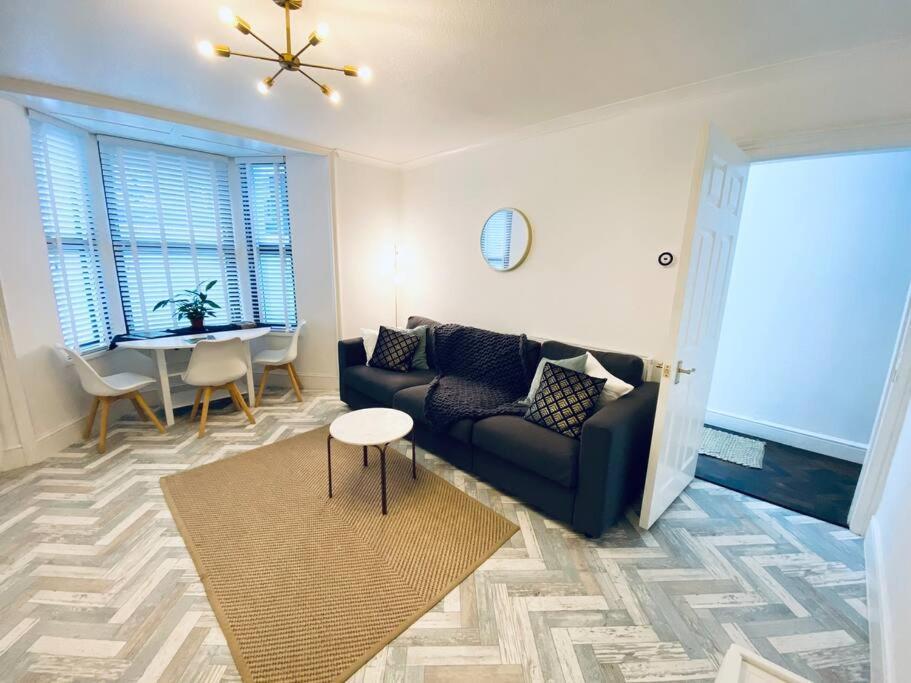 New 2 Bed, With Parking Apartment Plymouth