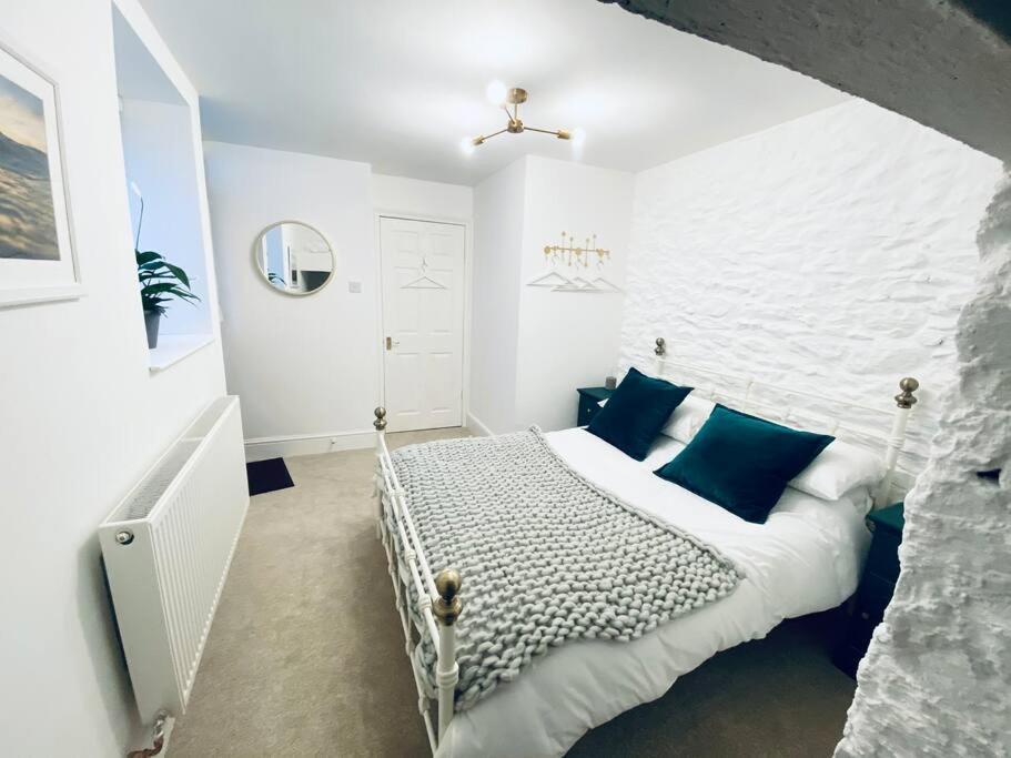 New 2 Bed, With Parking Apartment Plymouth
