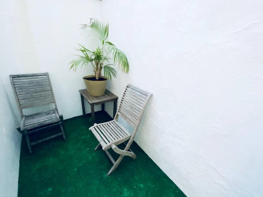 New 2 Bed, With Parking Apartment *