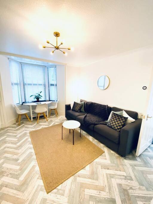 New 2 Bed, With Parking Apartment *