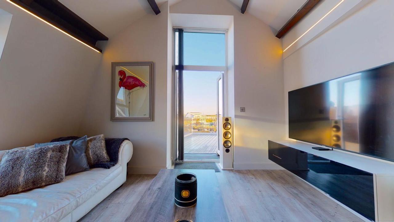Barbican Boutique Luxury & Rooms, *