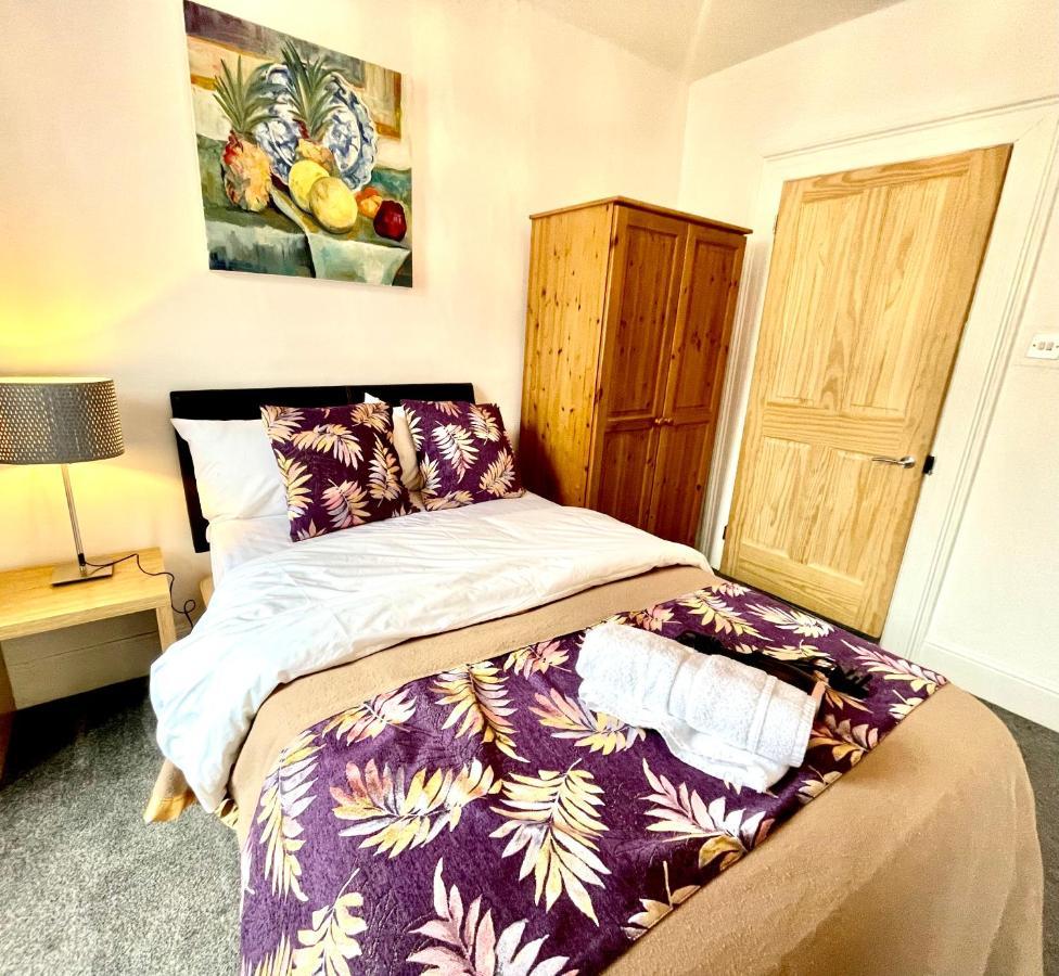3 Bedroomed House For Up To 7 People, Close To The Hoe, Barbican & City Centre * Plymouth