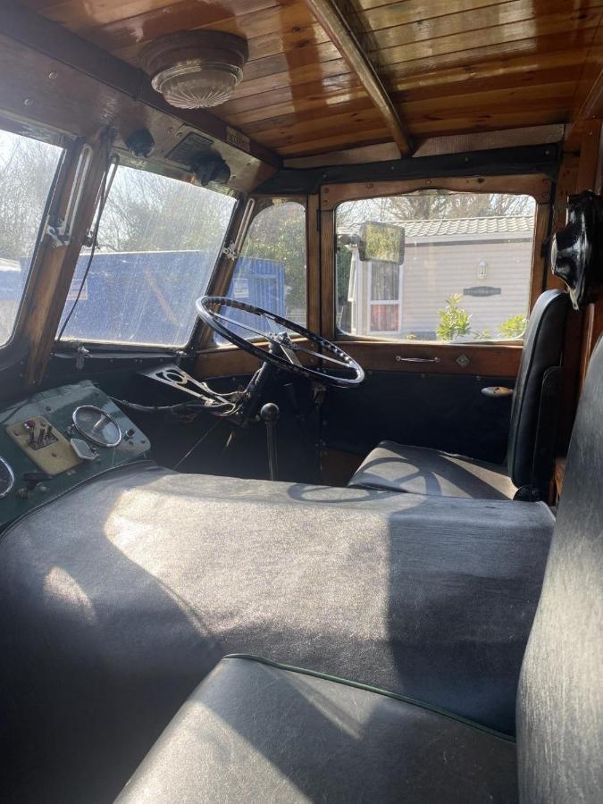Country house Rare 1954 Renovated Vintage Lorry - Costal Location