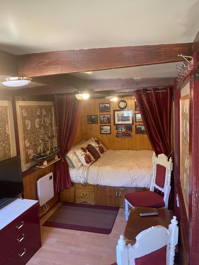 Rare 1954 Renovated Vintage Lorry - Costal Location Country house *