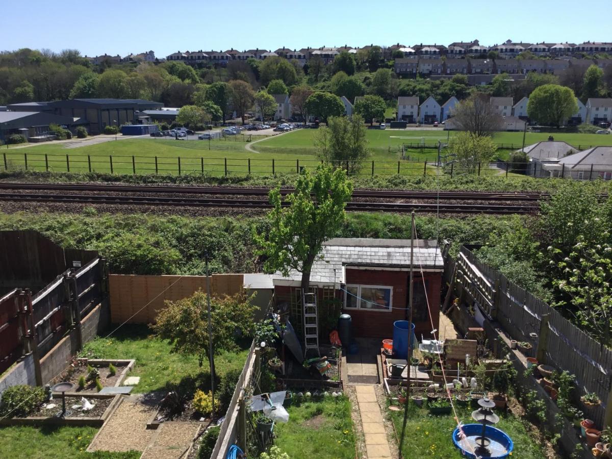 With Shared Garden And Basic Equipments Apartment