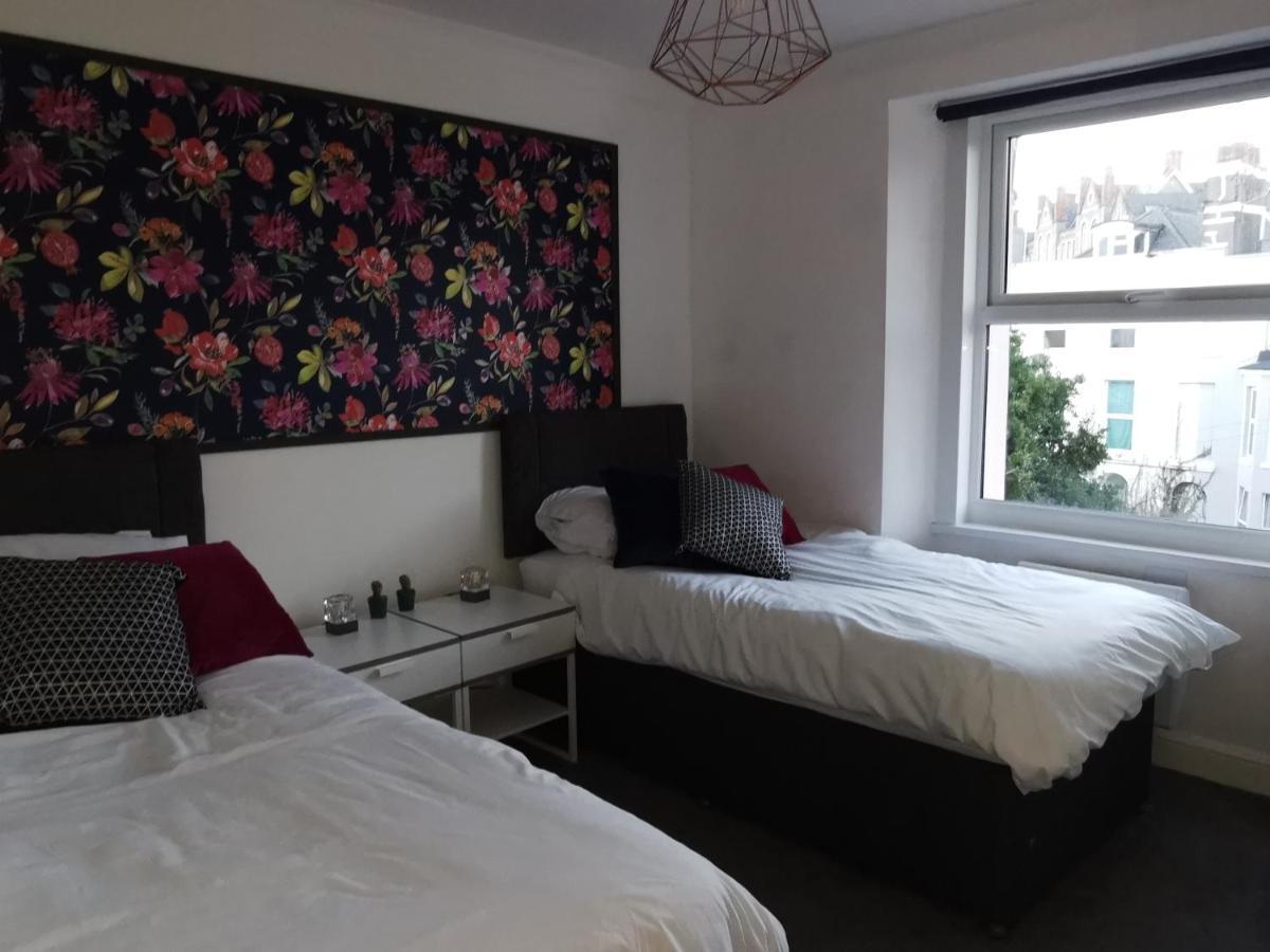 Beautiful 2-bed Seaview In