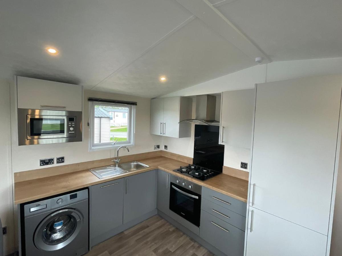 Luxury 6 Bed With Hot Tub * Plymouth