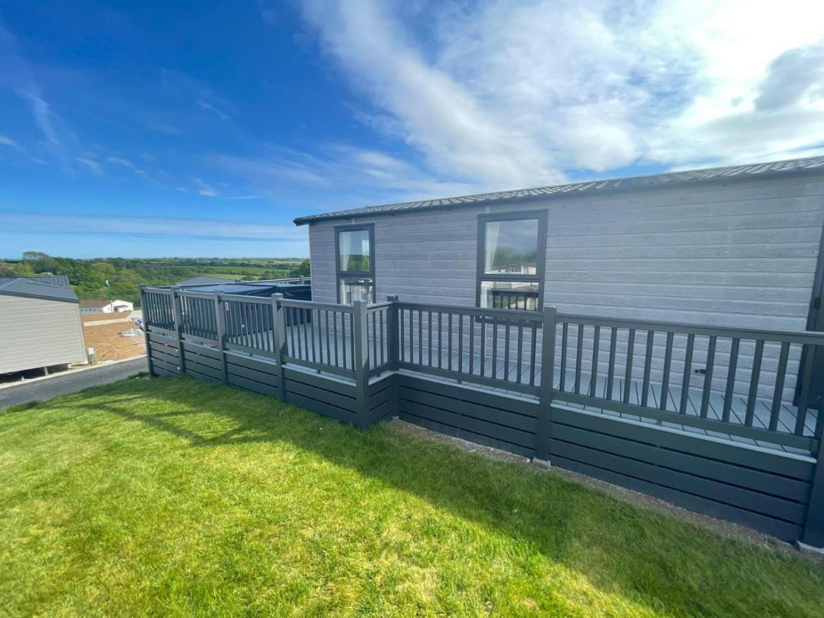 Luxury 6 Bed With Hot Tub * Plymouth