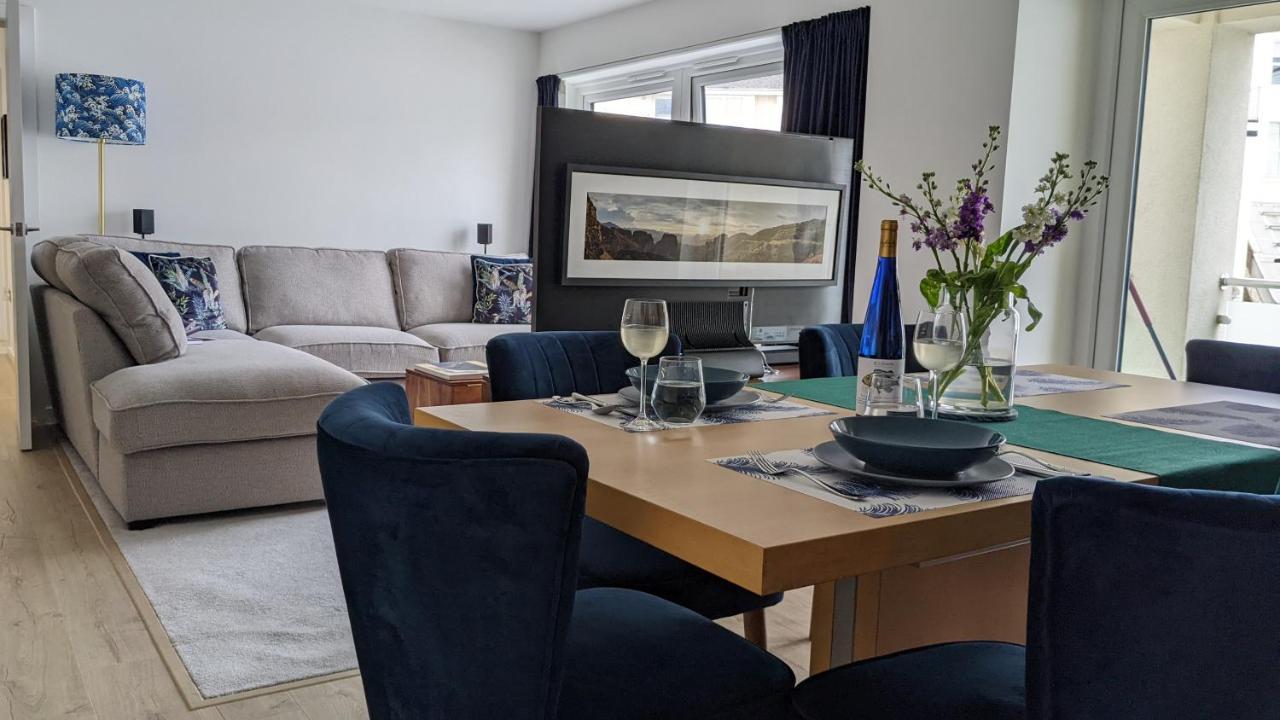 Brand New Large Flat By The Sea With Free Parking