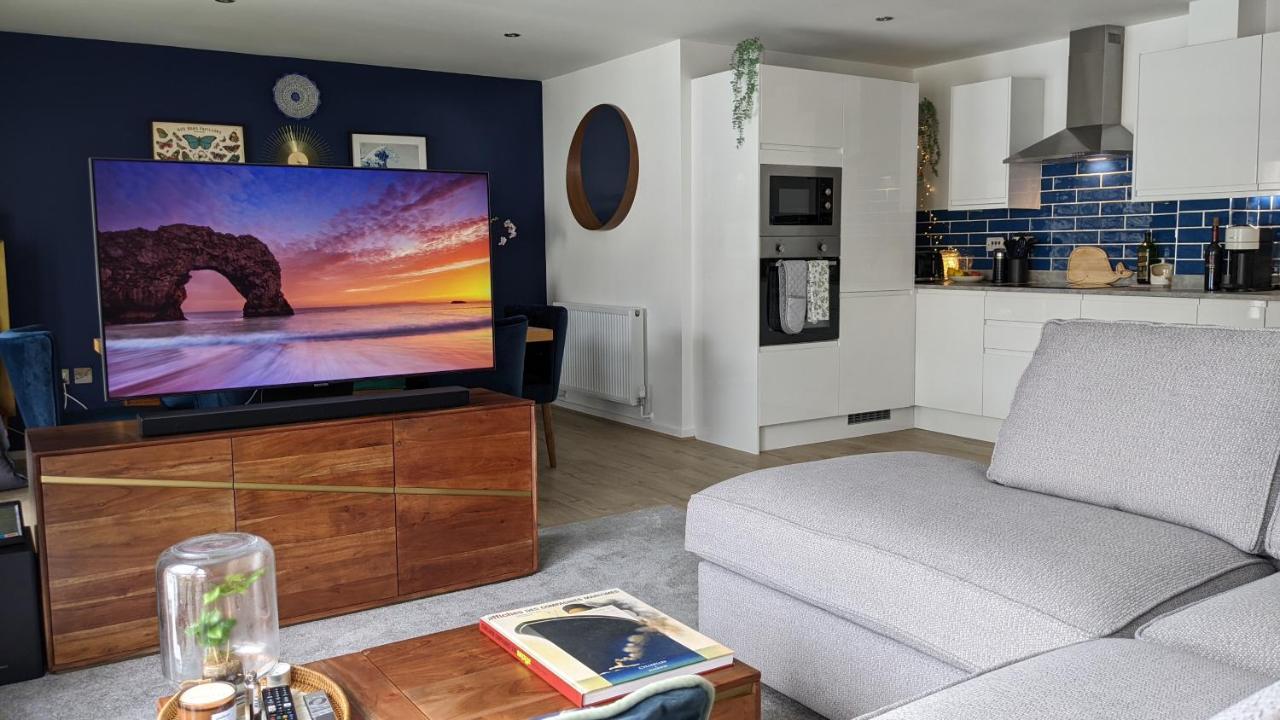 Brand New Large Flat By The Sea With Free Parking *