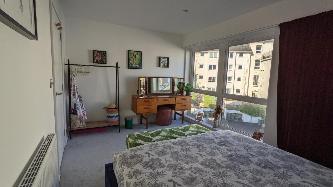 Brand New Large Flat By The Sea With Free Parking Apartment