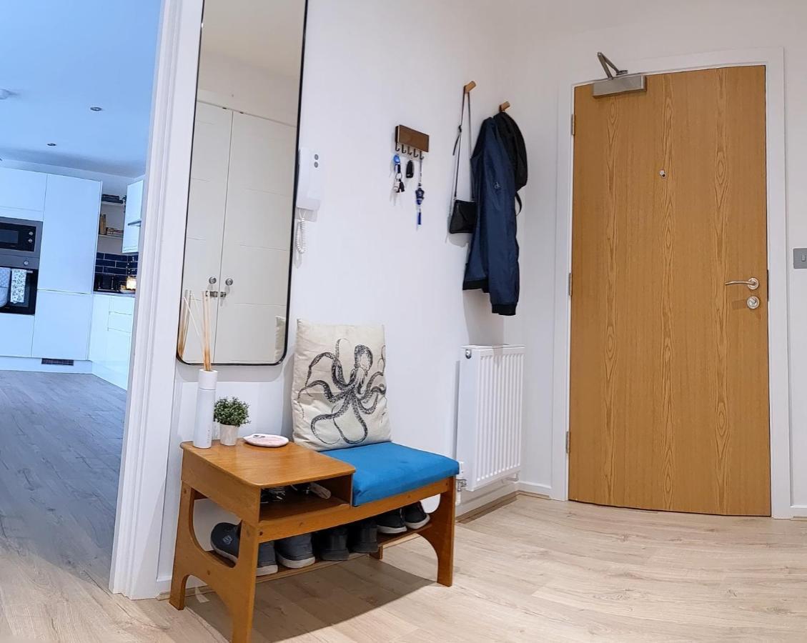 Brand New Large Flat By The Sea With Free Parking Apartment *