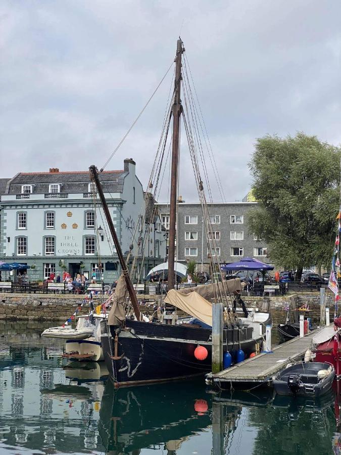 Apartment Centre With South Facing Patio, 10 Minutes Walk To The Harbour Plymouth