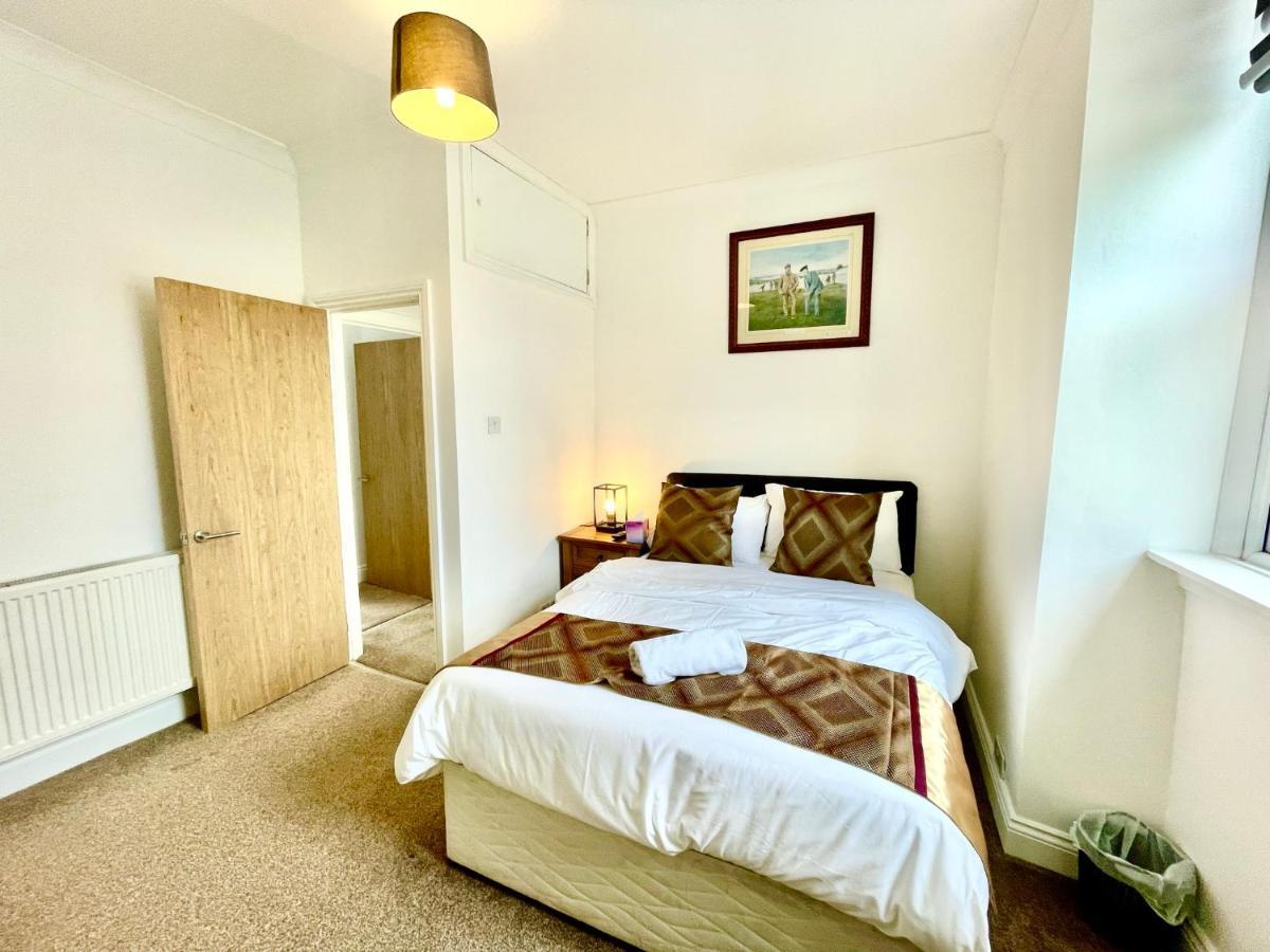 Apartment Executive Apartments, Nr Centre With Private Parking *