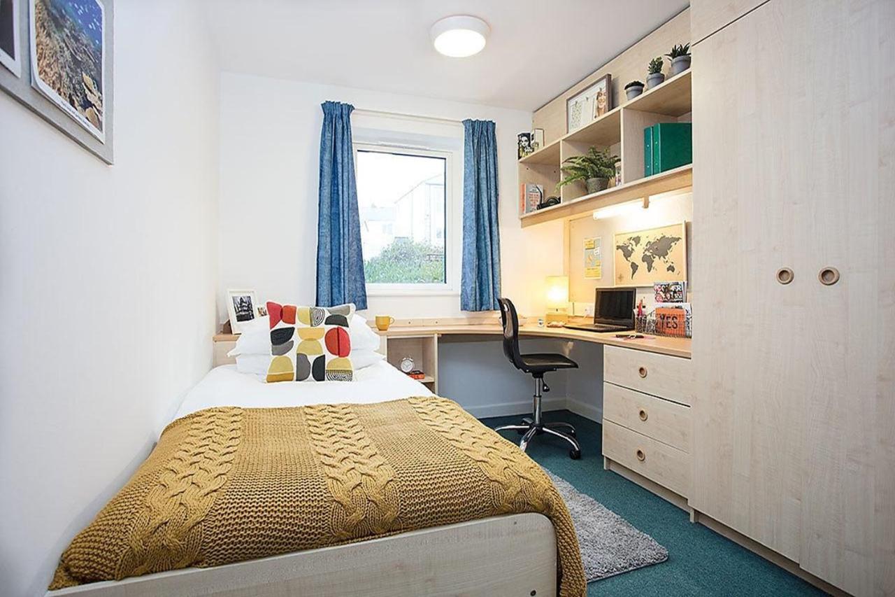 Bright Ensuite Rooms, - Sk *