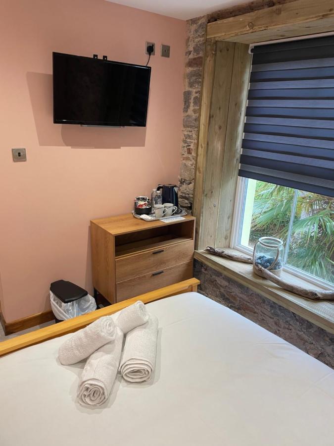 Island Since 1835 Barbican, Free Limited Parking, Dogs Friendly , Perfect For Ferry Terminal Guest house Plymouth