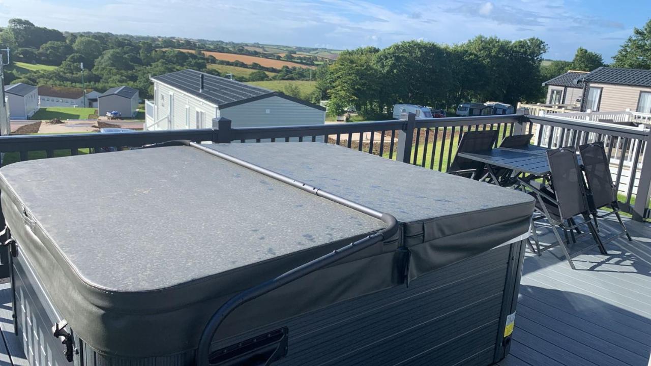 Luxury 6 Bed With Hot Tub *