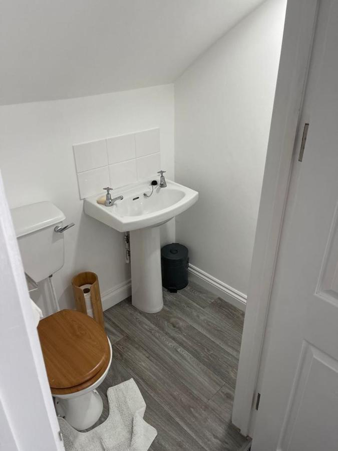 Self Contain On The Barbican 3 Bed Apartment *