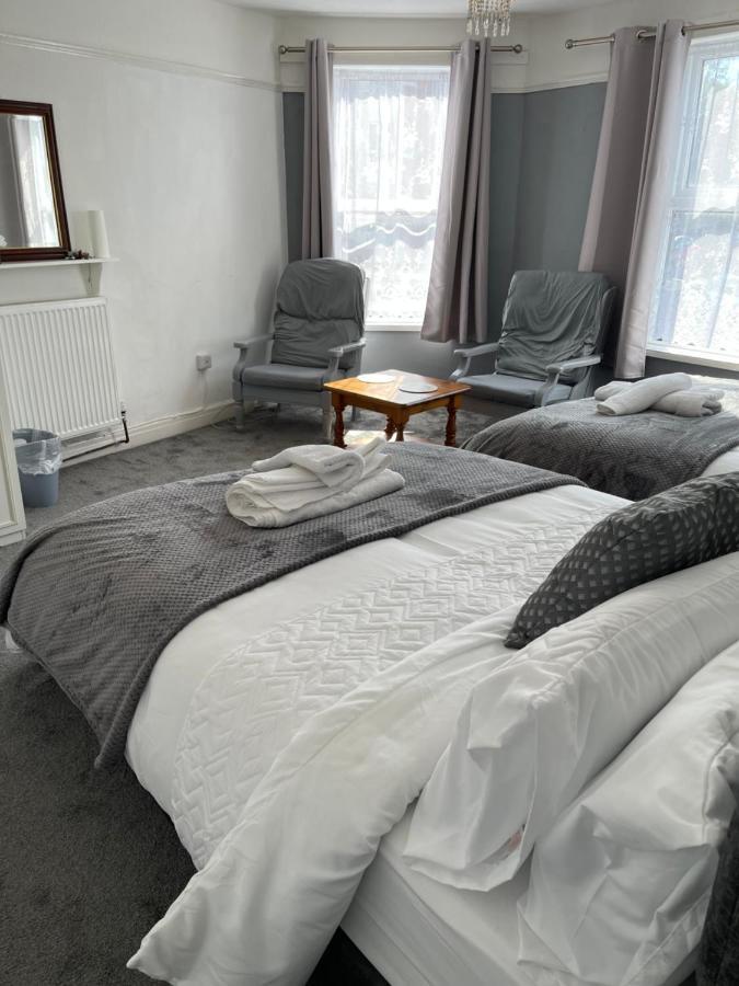 Apartment H &p