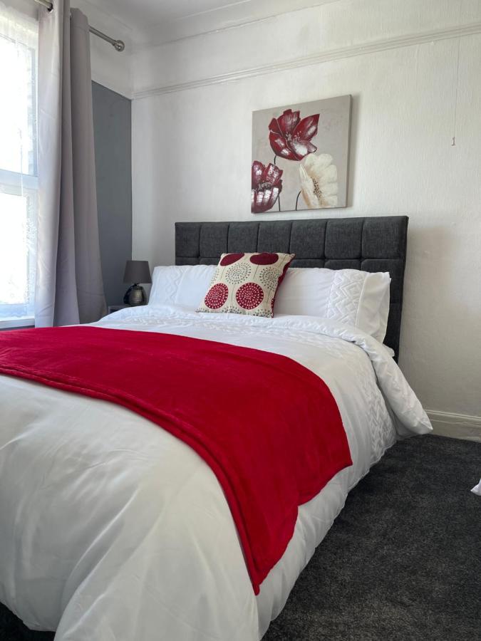 Apartment H &p *