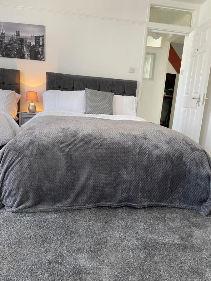 Apartment H &p *