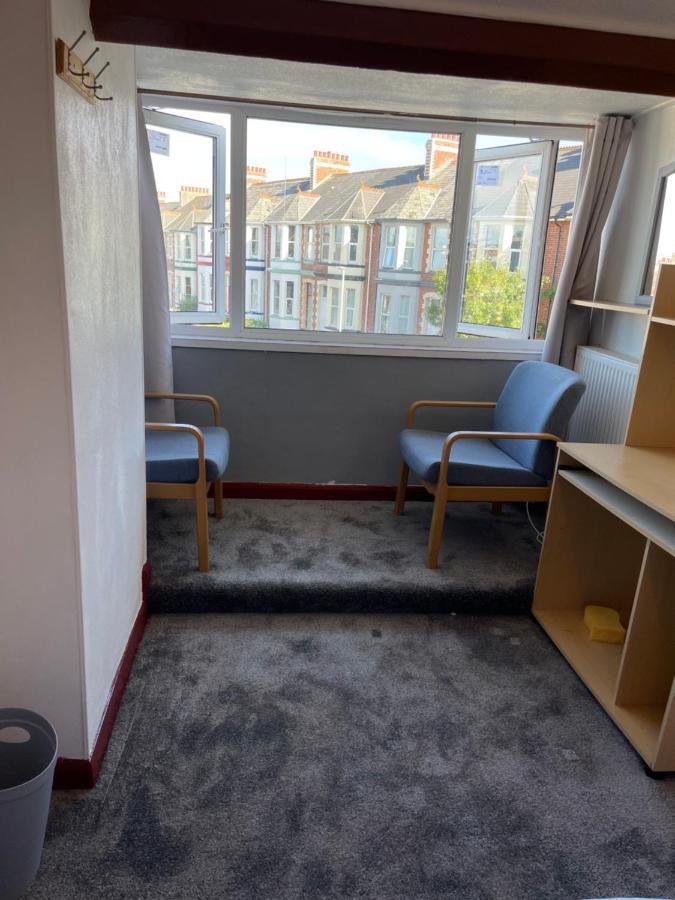 H &p Apartment *