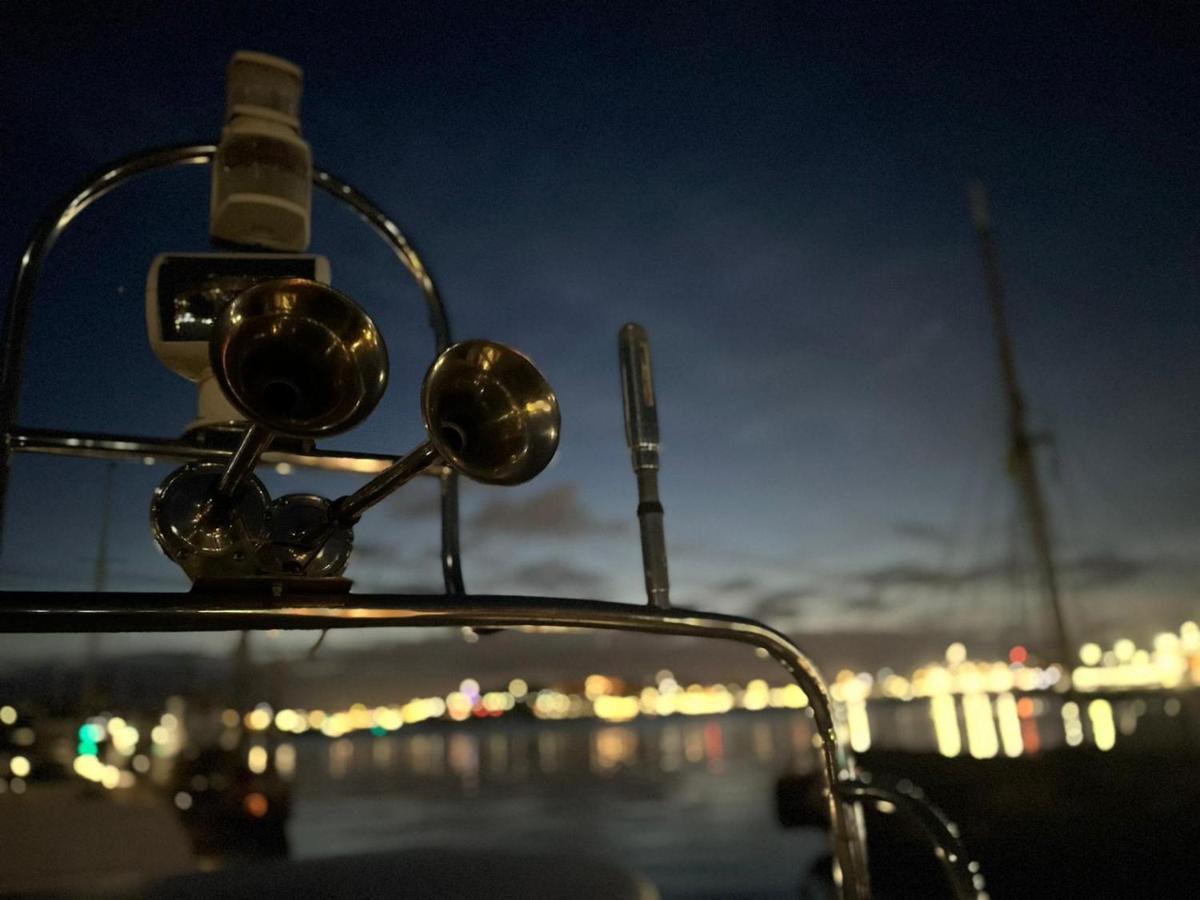Tranquility Yachts -a 52ft Motor Yacht With Waterfront Views Over Plymouth. Botel Plymouth