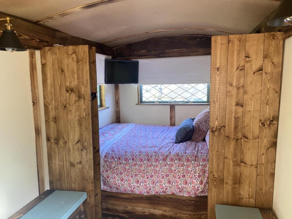 Modern Shepherd's Hut At St Anne's Country house