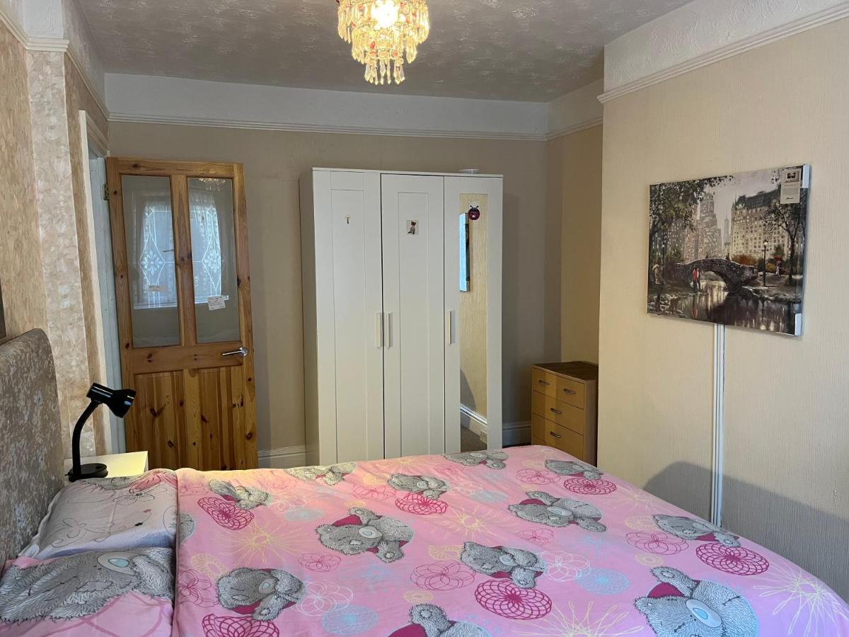 Apartment With Shared Garden And Basic Equipments Plymouth