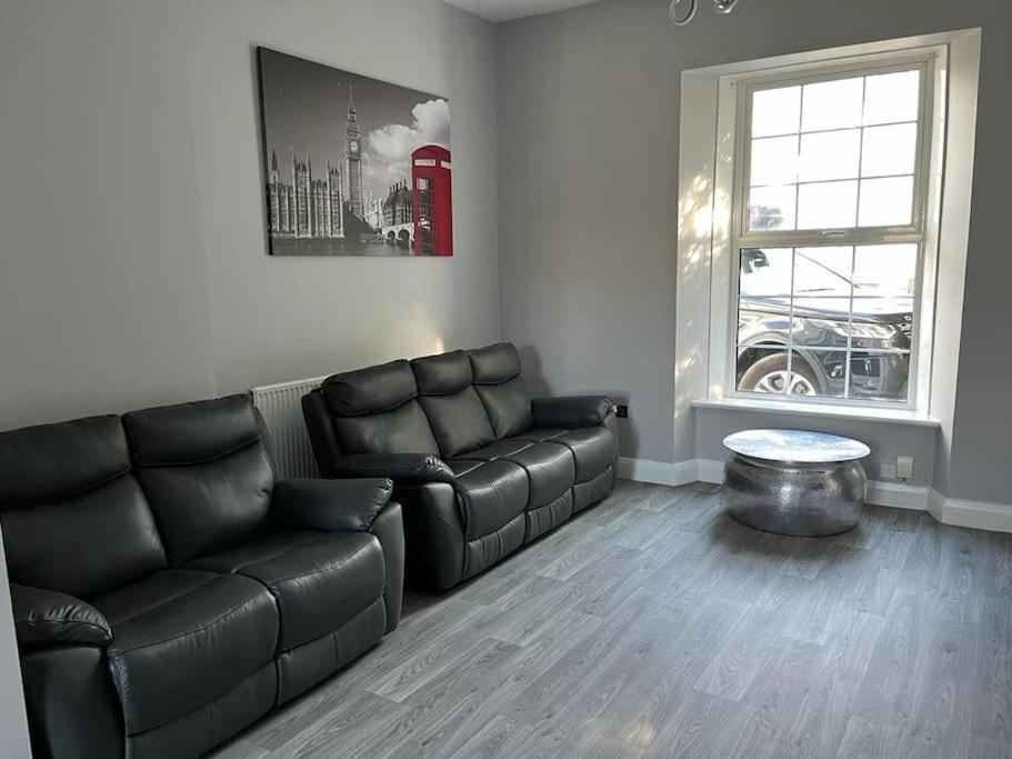Apartment 3 Bedroom Self Contained Ground Floor Flat With Parking Plymouth