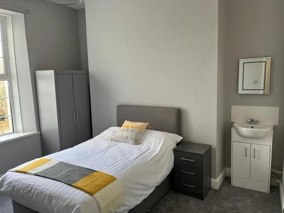 3 Bedroom Self Contained Ground Floor Flat With Parking Apartment