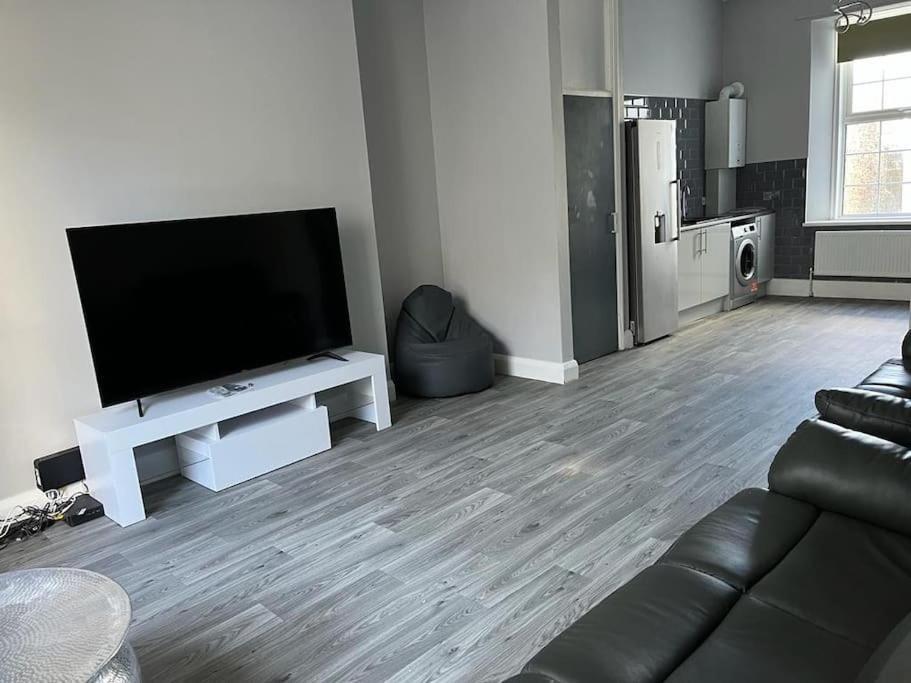 3 Bedroom Self Contained Ground Floor Flat With Parking Apartment Plymouth