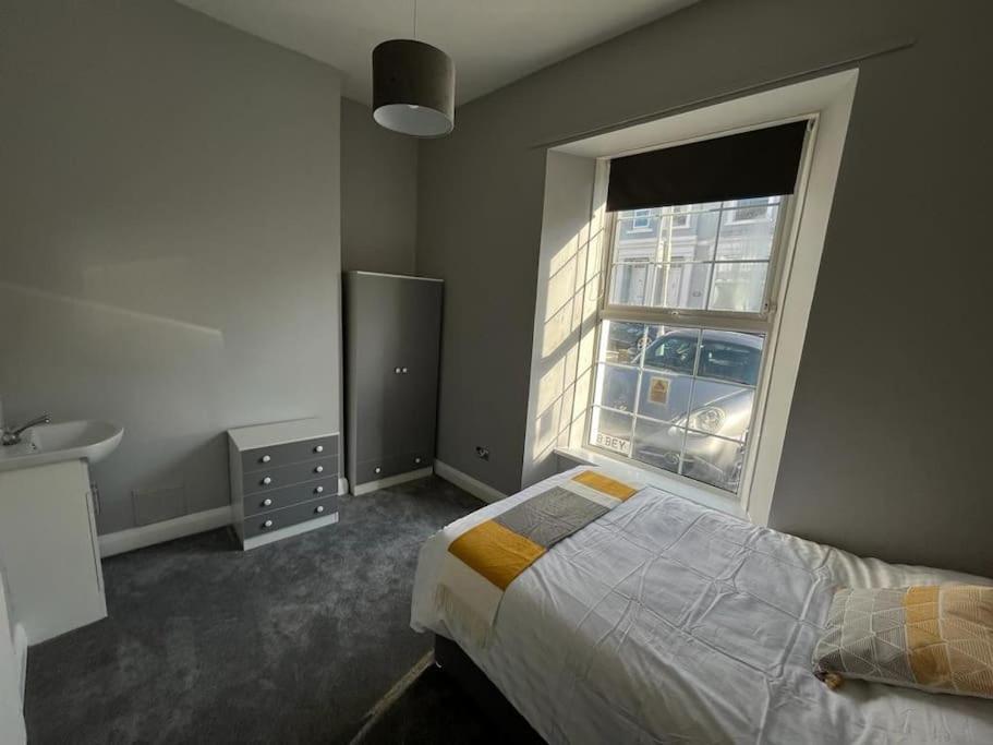 3 Bedroom Self Contained Ground Floor Flat With Parking * Plymouth