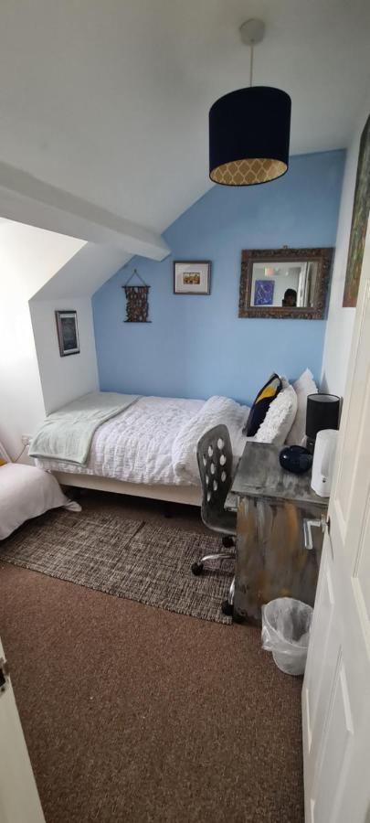 Cosy Caroline's Plymouth