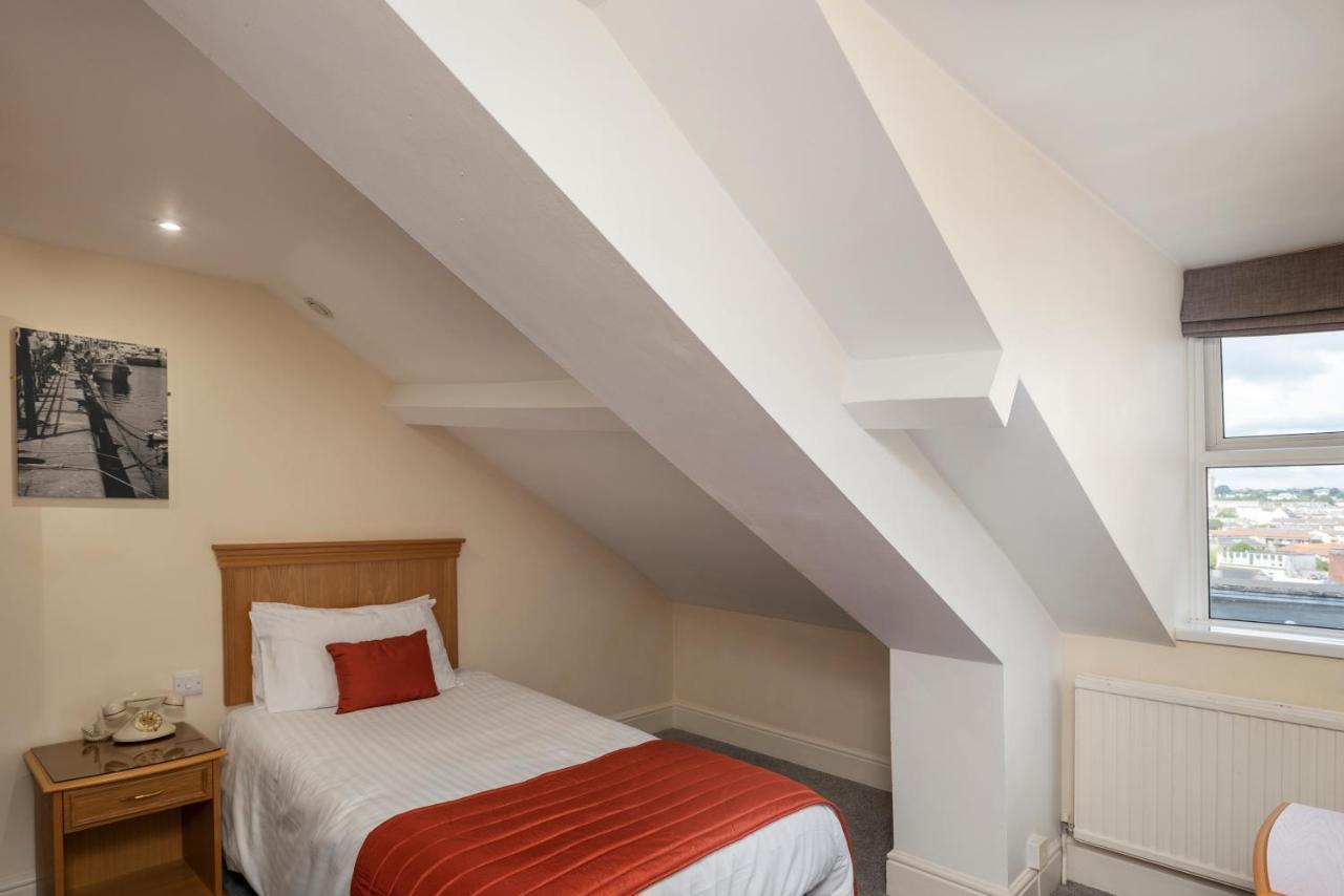 New Continental Hotel; Sure Collection By Western 3*