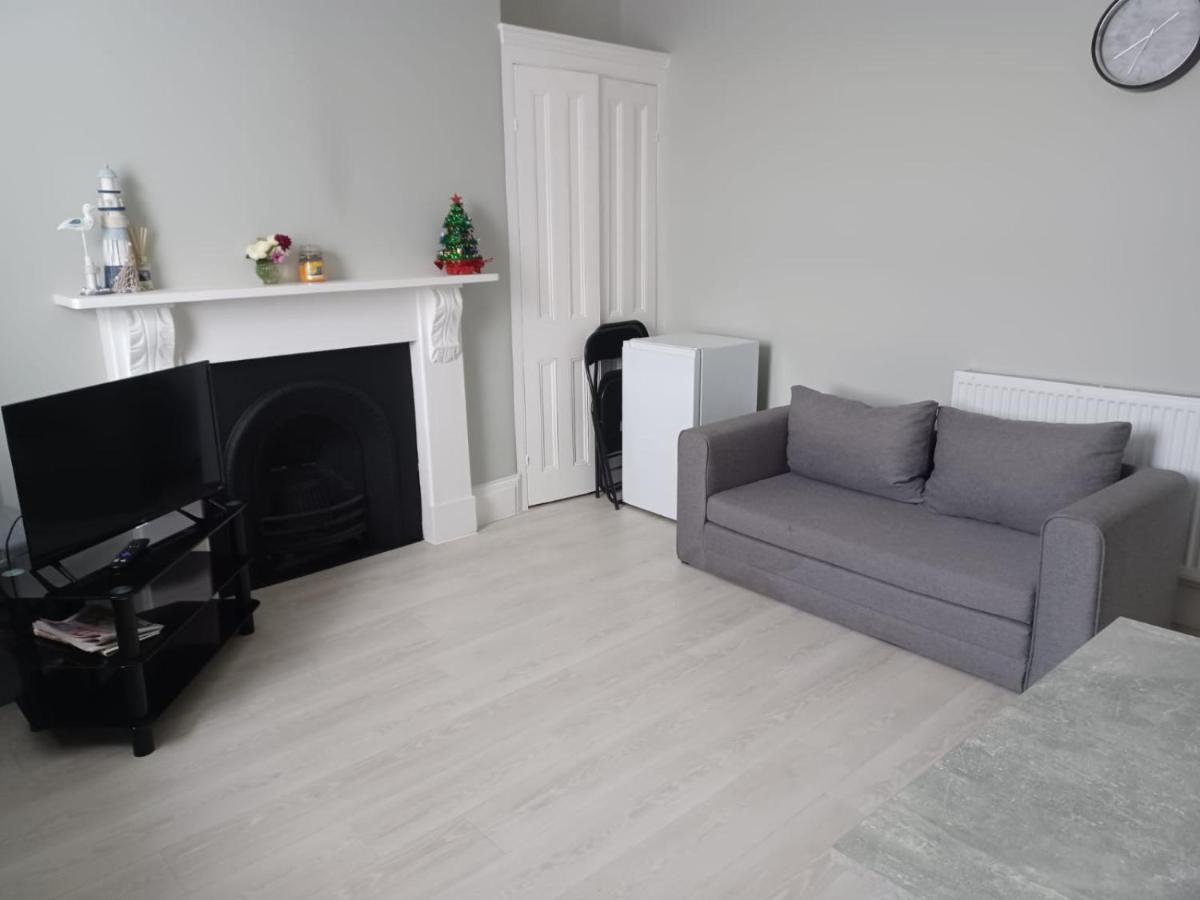 Town Apartment *