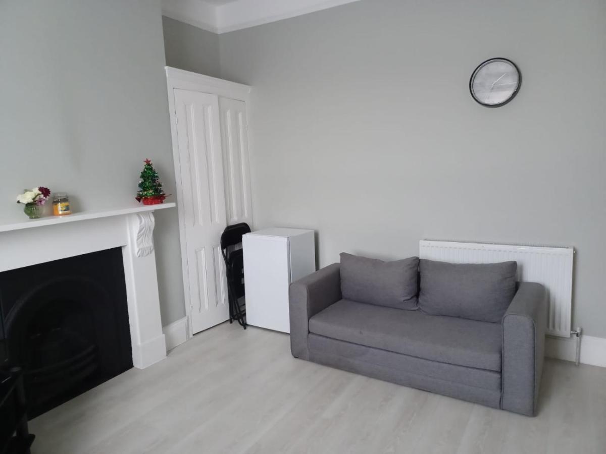Town Apartment *