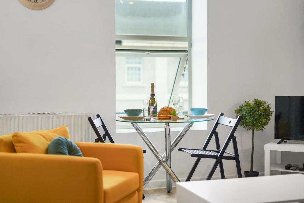 Apartment Fashionable In - Sleeps 4 *