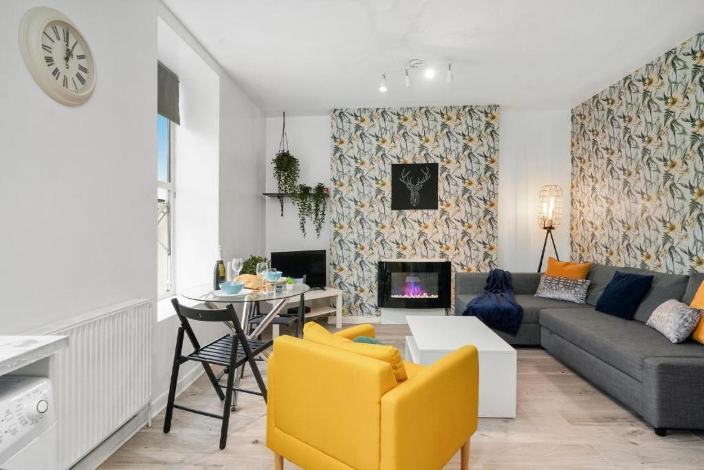 Fashionable In - Sleeps 4 *