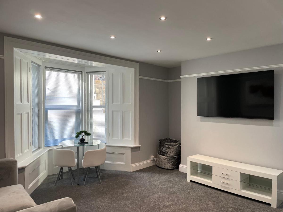Large 1 Bedroom Flat With Private Parking Apartment Plymouth
