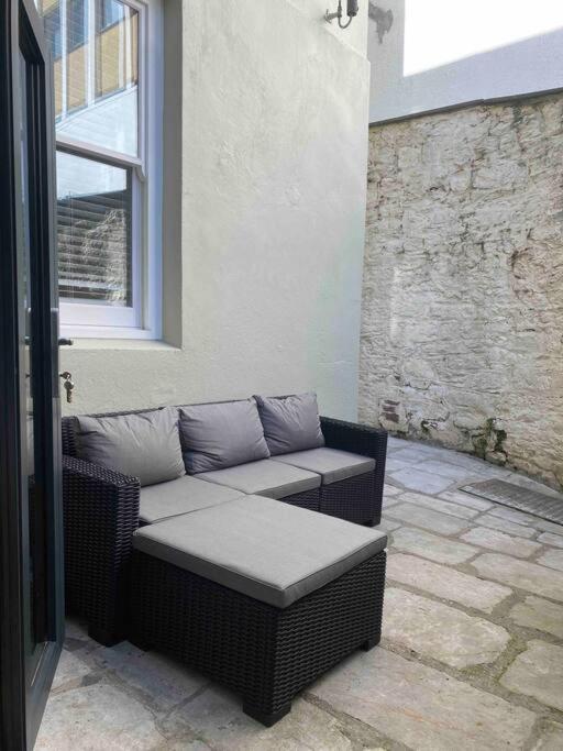 Charming Barbican/hoe Parking,courtyard! Apartment